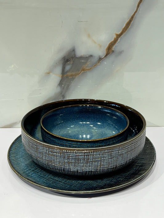 High-quality ceramic blue plate and bowls