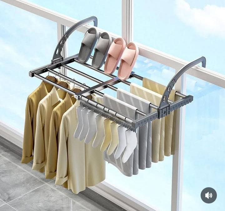 Extendable bathroom / window clothes hanger