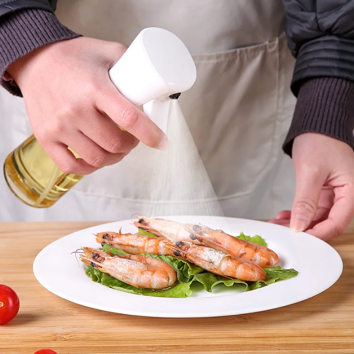 Plastic spray bottle