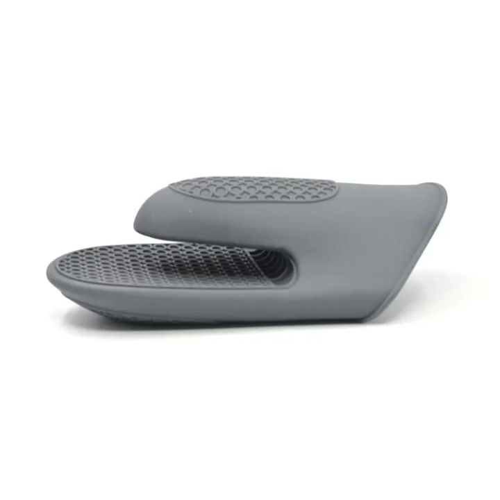 Silicone heat insulated glove