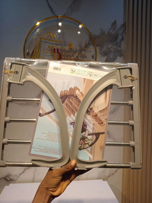 Extendable bathroom / window clothes hanger