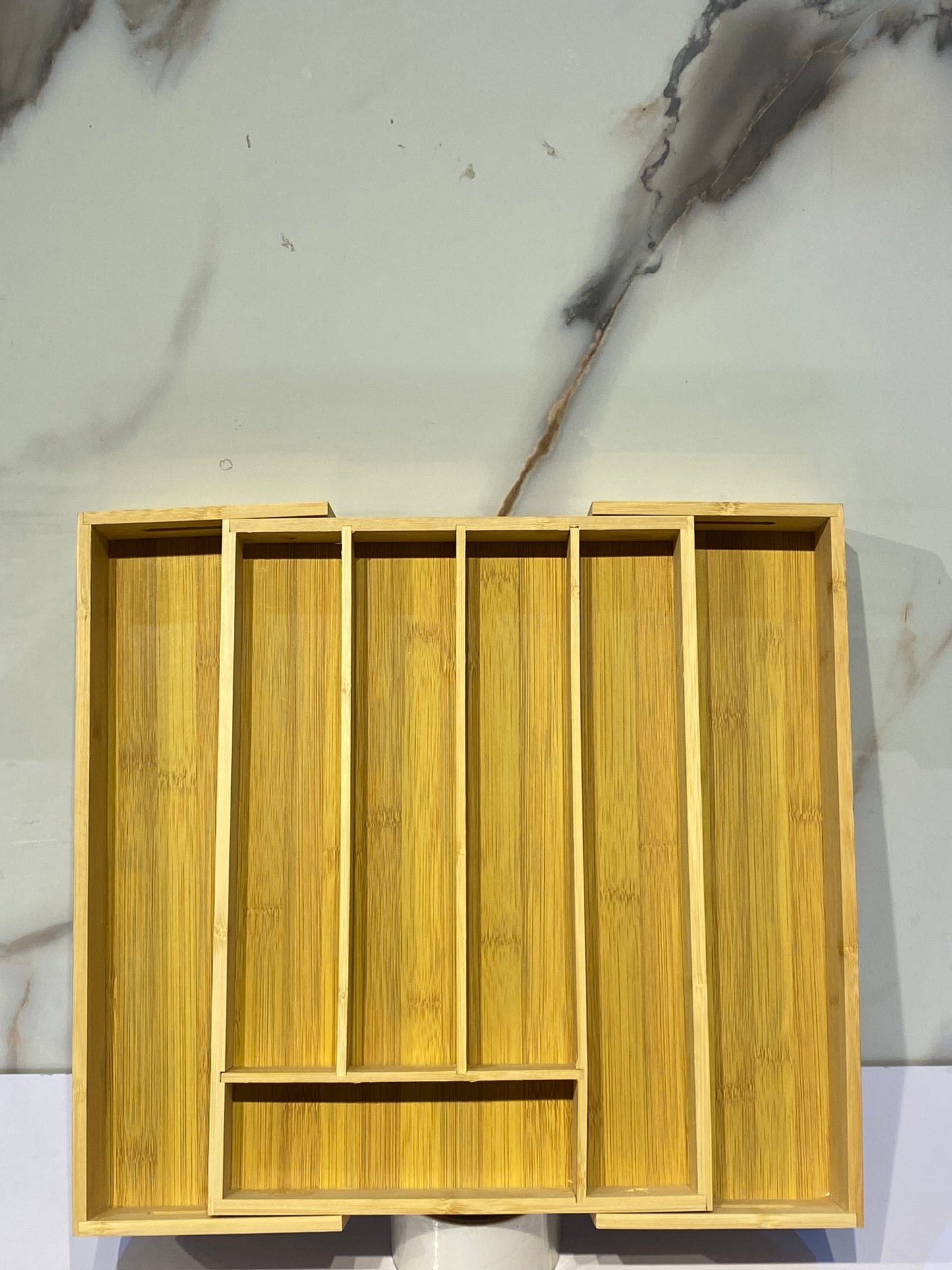 Wooden extendable cutlery rack